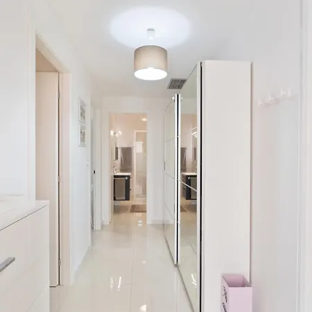 Flat With Private Parking And Netflix