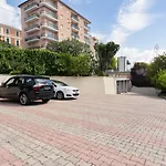 Guesthost - Flat With Private Parking And Netflix