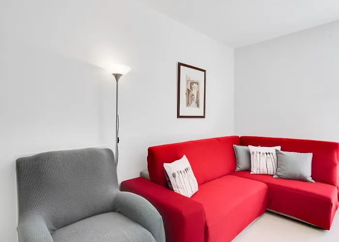 Guesthost - Flat With Private Parking And Netflix