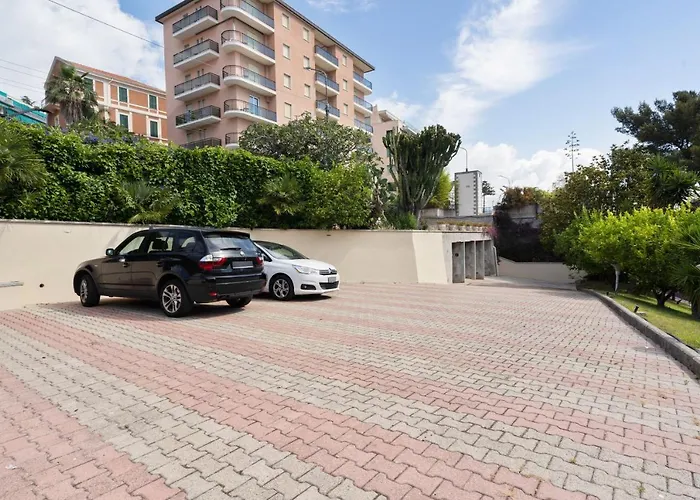 Guesthost - Flat With Private Parking And Netflix