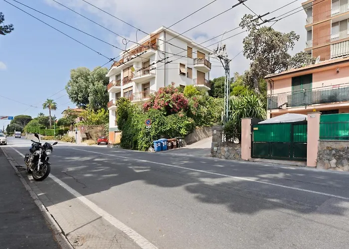 Guesthost - Flat With Private Parking And Netflix Apartment