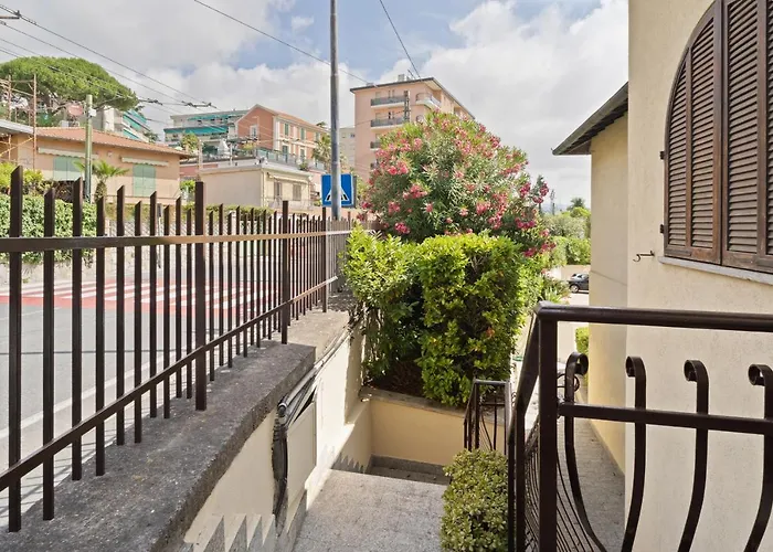 Guesthost - Flat With Private Parking And Netflix